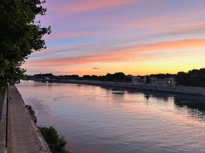 Unclassified image, 2 of 27, button - View of the Rhône in the heart of Arles (Arles)