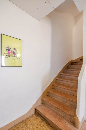 Unclassified image, 5 of 37, button - Panoramic view of the Rhône in the heart of Arles (Arles)