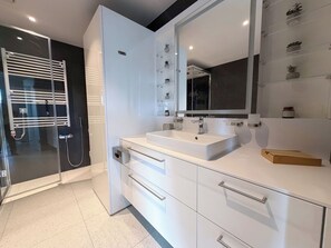 Unclassified image, 5 of 8, button - Top-floor 97m2, 2BR, Balcony & 2 parking spaces (Tallinn)