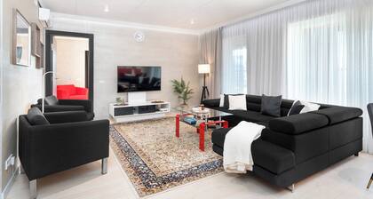 Top-floor 97m2, 2BR, Balcony & 2 parking spaces