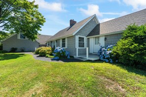 Unclassified image, 5 of 81, button - Coastal Bailey Island Cottage with Beach Access & Water Views (Harpswell)