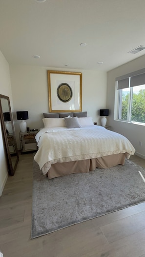Room - Doug & Rebekah’s Beautiful Riverfront Home (Reno)
