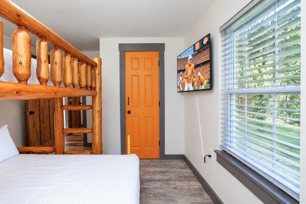 Room - Hard Knox Basecamp | Eastern Escape (Knoxville)