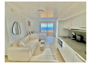 Unclassified image, 4 of 18, button - Terrace with ocean view & Casino | 5 min from Monaco (Beausoleil)