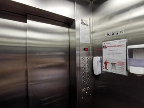 Unclassified image, 5 of 14, button - Apartment with garage, Luz Metro station, Almira Gallery FBI-007 (São Paulo)