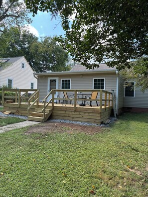 Unclassified image, 3 of 18, button - 208 Spencer street, High Point (High Point)