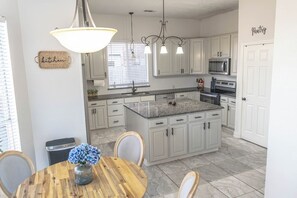 Unclassified image, 3 of 31, button - Spacious Arlington 5BR Sleeps 12 Near AT&T Stadium & Stovall Park (Arlington)