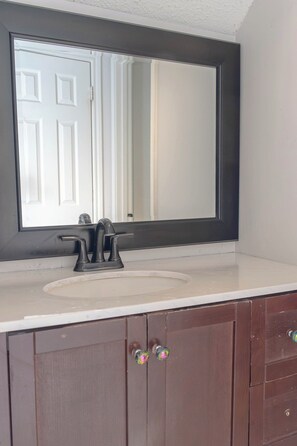 Unclassified image, 4 of 31, button - Spacious Arlington 5BR Sleeps 12 Near AT&T Stadium & Stovall Park (Arlington)