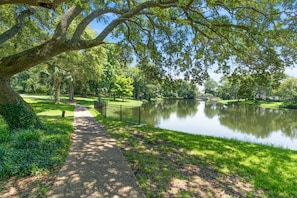 A park with a pond, a walking path, and trees. - W Hyde Pk 11E in Kingston 2nd floor, Pool, Beach (Myrtle Beach)