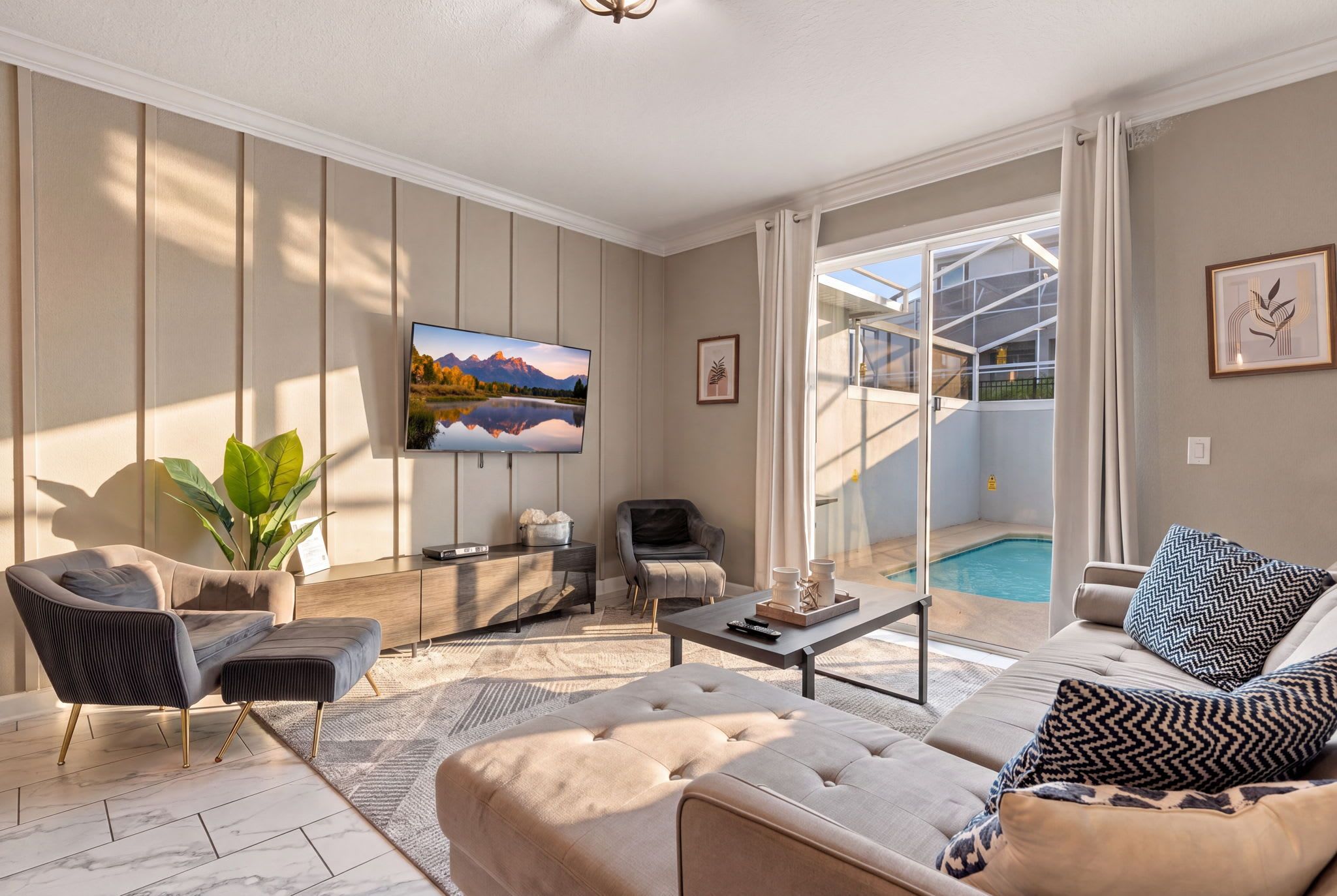 Spacious living room