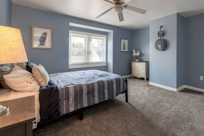 A bedroom with a bed, a nightstand, a dresser, a ceiling fan, and a window. - 3 Queen BR Home Near Grandview Ave & Inclines (Pittsburgh)