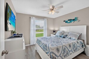 Unclassified image, 4 of 61, button - Gulf Access - Heated Pool - BBQ - Relax and enjoy your stay! (Cape Coral)