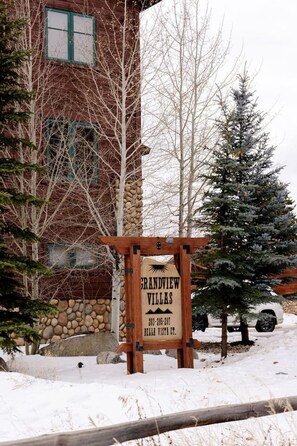 A wooden sign with the text 'GRANDVIEW VILLAS' and a mountain graphic, indicating the name and type of property. - Walk to town, natural lake and MTN view, balcony (Grand Lake)