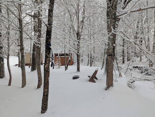 Romantic Tiny Cottage w/ Hot Tub & Fire Pit – Sunset Cottage #2