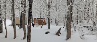 Romantic Tiny Cottage w/ Hot Tub & Fire Pit – Sunset Cottage #2