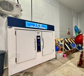 Unclassified image, 3 of 15, button - The Beacon - Lighthouse 812 Beachfront 8th floor, Sleeps 8, Owner Managed! (Gulf Shores)