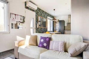 Living area - Vence, French Riviera – JACUZZI & POOL – Sea & Mountains, near Nice (Vence)