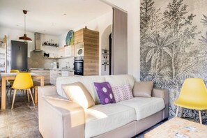 Living area - Vence, French Riviera – JACUZZI & POOL – Sea & Mountains, near Nice (Vence)