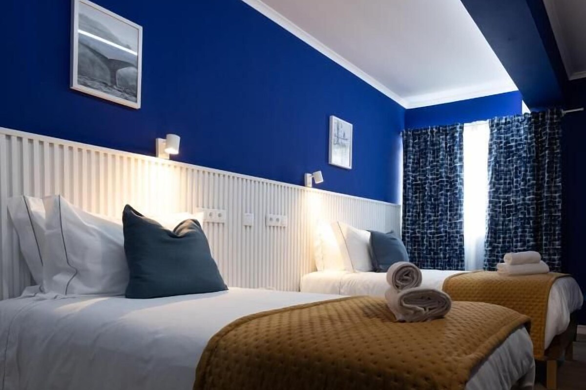Apartamento | Cortinas blackout, ferros/tábuas de passar roupa, Wi-Fi de cortesia