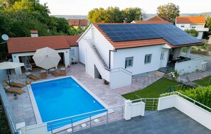 House - Amazing home in Zmijavci with private swimming pool, can be inside or outside (Zmijavci)