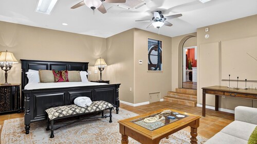 Palm Manor by Avantstay Historic Home + Private Pool Pergola Dining + Lawn Mins to Downtown