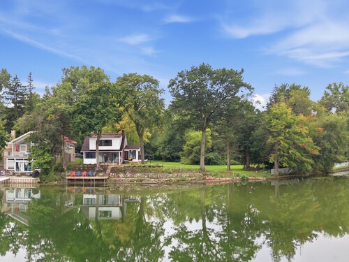 The Hoffa House - A Piece of American History on a lake