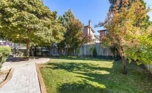 Property grounds - Spacious 2-Bed Room with Private Bathroom (Toronto)