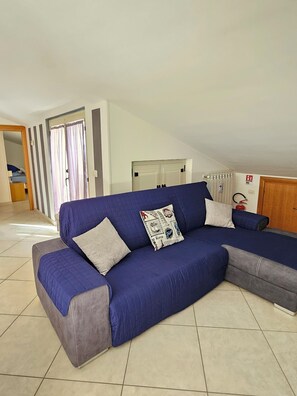 Unclassified image, 5 of 16, button - A tastefully furnished penthouse with a stunning view and all the amenities (Molise)