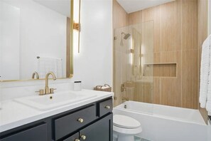 Unclassified image, 3 of 11, button - Modern 3BR Condo - Retreat in the heart of Dallas (Dallas)