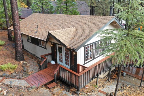 3BR Pine Mountain Lake Waterfront Home - Walk to Beach - 45 Min to Yosemite