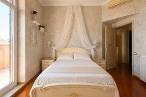 A bedroom with a large bed, bedside tables, a canopy, and a window. - Roma Family Terrace, Spacious Apt in San Giovanni (Rome)