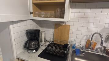 Kitchen amenities