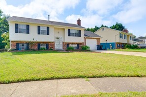 A two-story residential building with a brick facade and a flat roof. - Amazing 5-bedroom house with AC in charming MD minutes from DC and VA (Fort Washington)