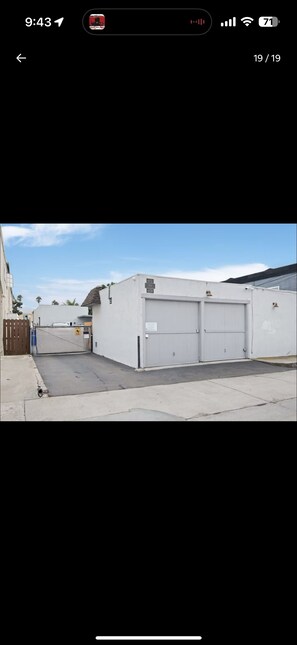 Unclassified image, 5 of 14, button - Private Fenced Yard - Fire Pit - Walk to OB Beach (San Diego)