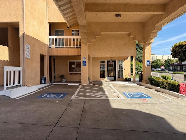 Unclassified image, 1 of 12, button - FOOTHILL INN (Hayward)