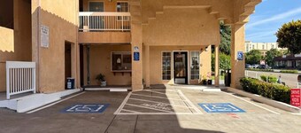 FOOTHILL INN