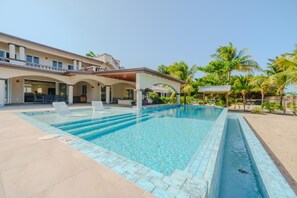 Unclassified image, 2 of 46, button - Salt Escape - 5 Bedroom Beachfront Villa (Belize)