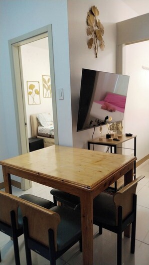 Unclassified image, 5 of 8, button - 2-bedroom condo in fantastic Las Piñas with cool AC (Las Piñas)