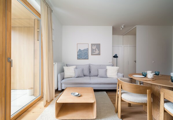 Living area - Wola Kolejowa Signature Apartment #26 (Warszawa)