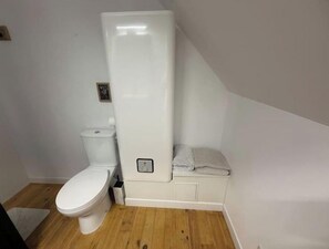 Bathroom - Vrbo Property (Saint-Amand-Montrond)