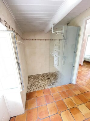 Unclassified image, 4 of 17, button - Vrbo Property (Saint-Pierre-d'Oléron)