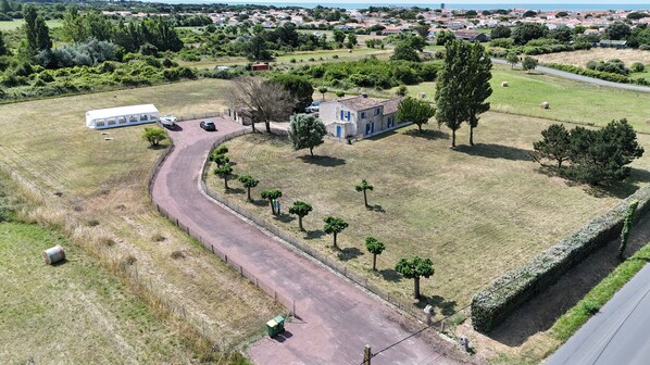 Unclassified image, 1 of 17, button - Vrbo Property (Saint-Pierre-d'Oléron)