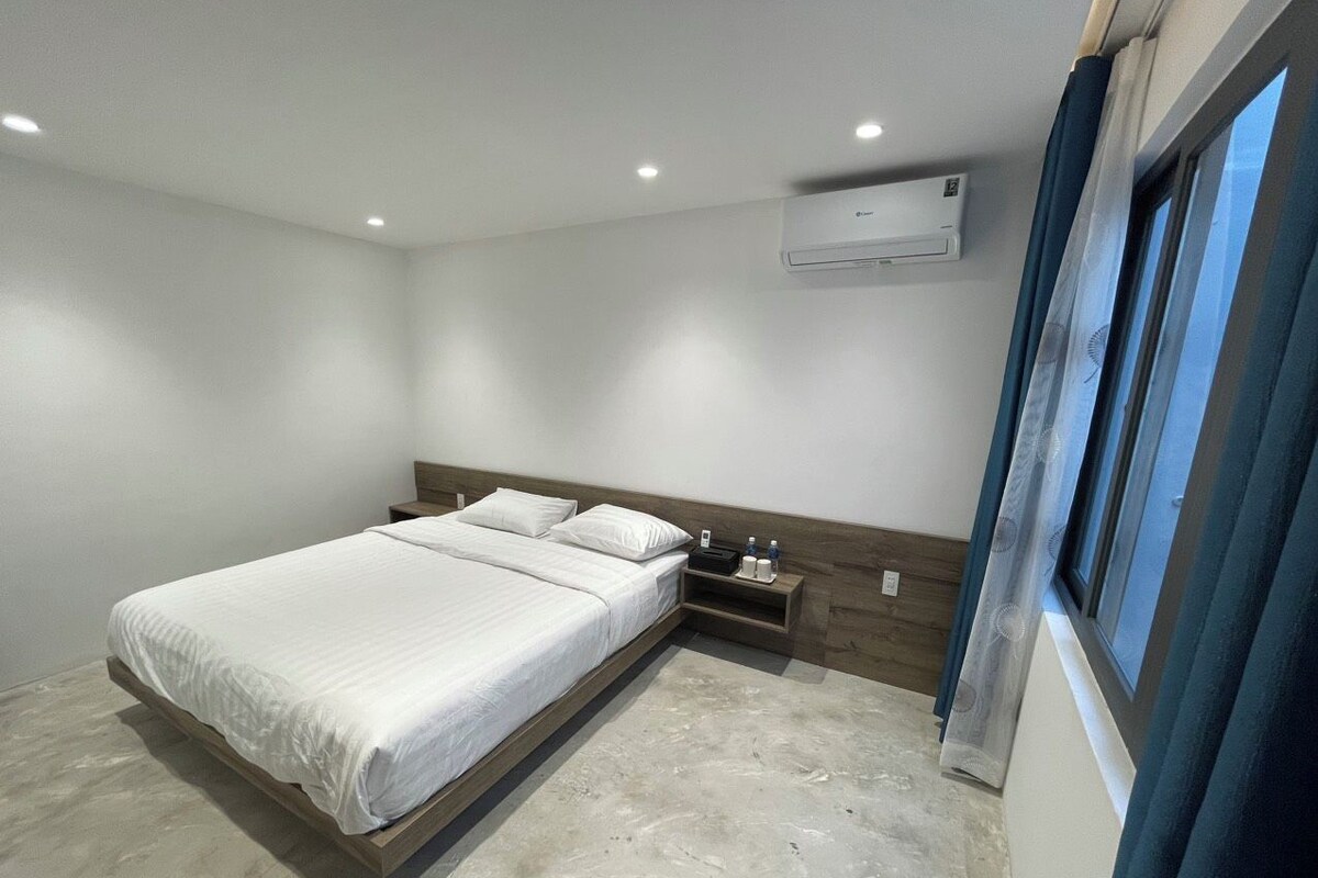 Deluxe Triple Room, Partial Ocean View