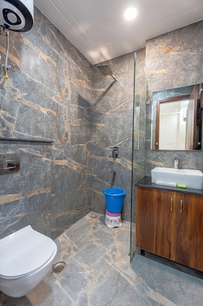 Bathroom - Fortune Home Bed N Breakfast- Room Basis (New Delhi)