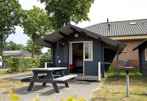 A small building with a pitched roof and a door leading to an interior space. - Camping Cabin for 4 in Holland (Reutum)