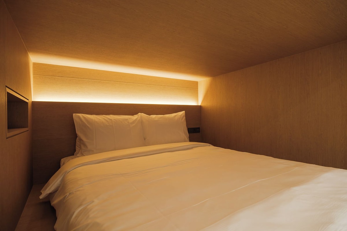 Family Double Room | In-room safe, desk, laptop workspace, blackout drapes