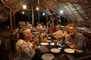 Tempat makan luar