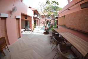Tempat makan outdoor