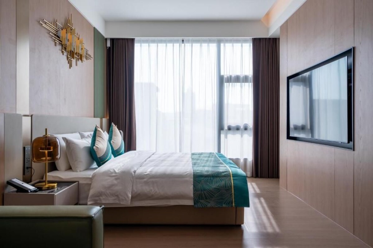 Deluxe-Doppelzimmer, Stadtblick | Betten mit Memory-Foam-Matratzen, kostenlose Minibar, Schreibtisch