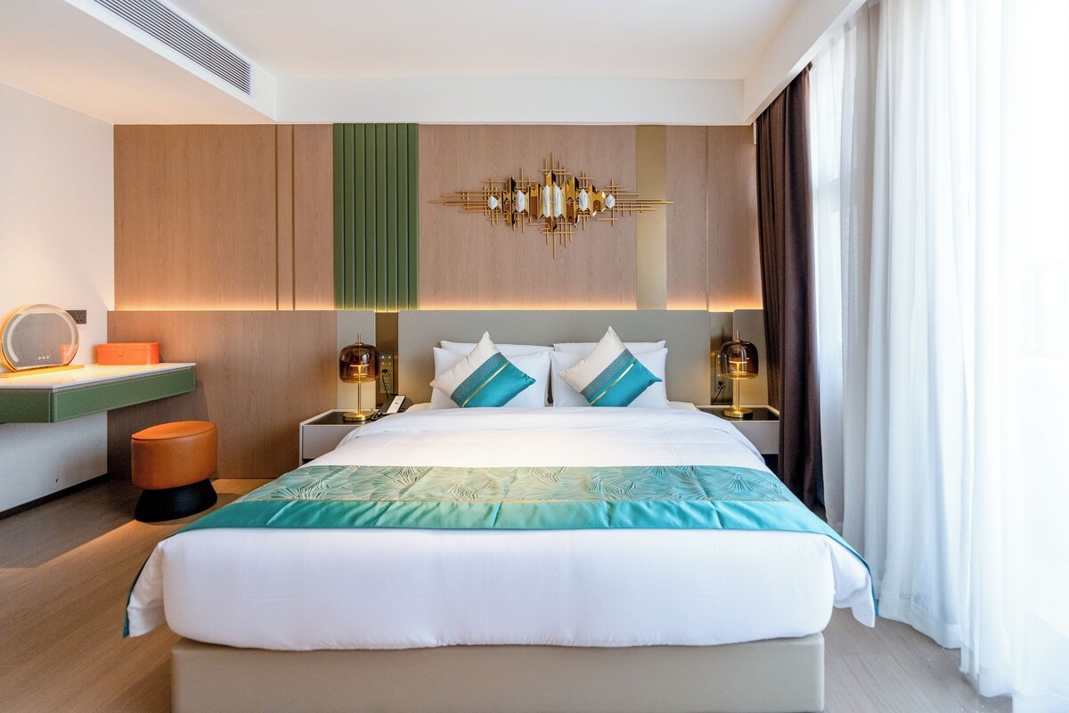 Einzelzimmer | Betten mit Memory-Foam-Matratzen, kostenlose Minibar, Schreibtisch